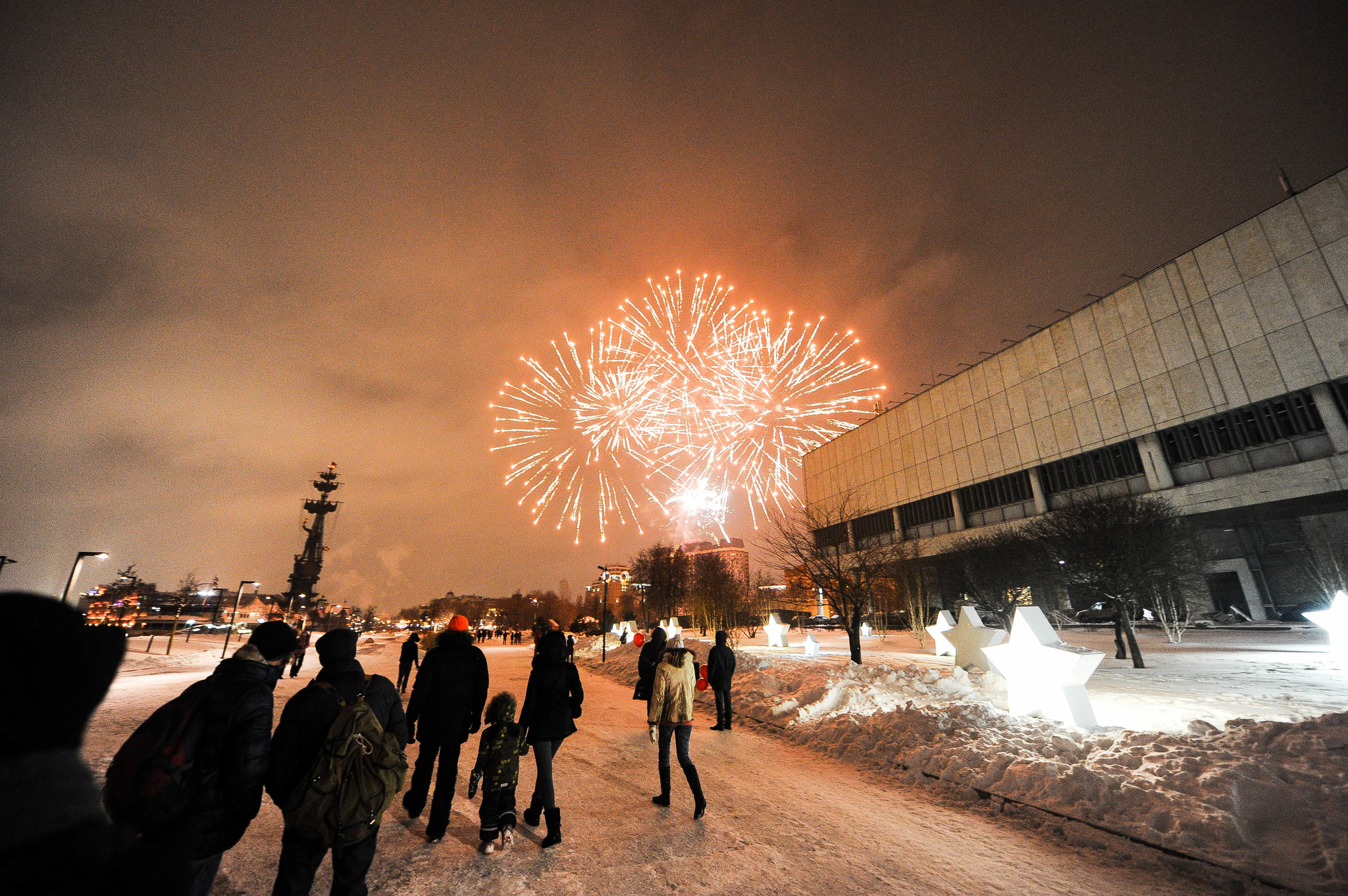 Новогодние парки москвы. Музеон каток. Музеон зима. Музеон Москва зимой.